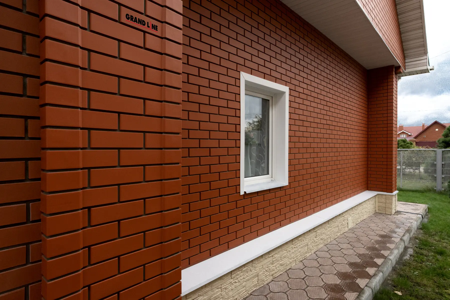 Дом с фасадными панелями Grand Line Клинкерный кирпич